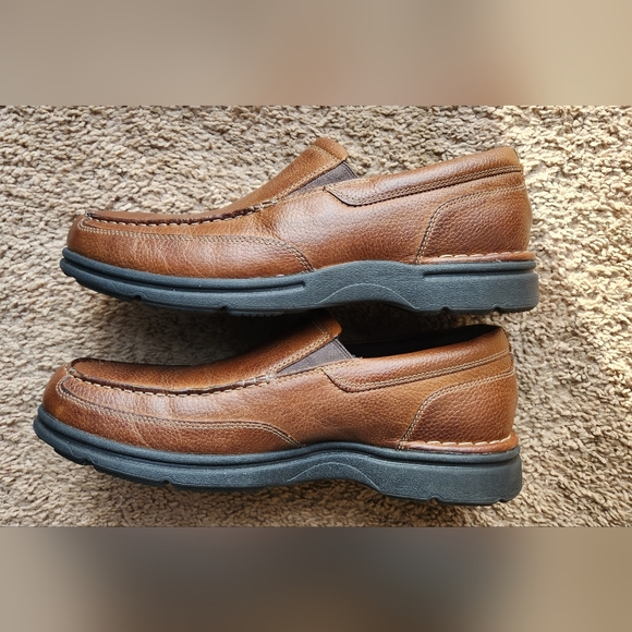 Rockport memory foam brown shoes. - Picture 2 of 4